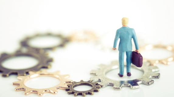 お金を「貯金」で持ち続ける…どんなリスクがあるのか?