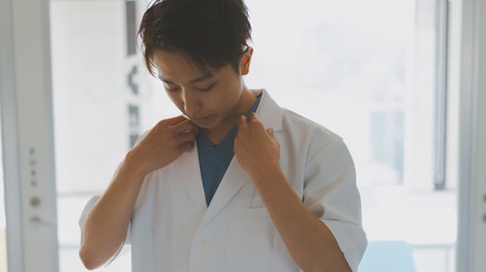 【第5回】「美容外科医です、とは言えなかった」…かつての偏見と、SNS時代の新たな“病理”（全10回）