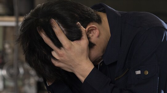 「早く作業を終えないと」焦りのなか、突然機械が作動して…