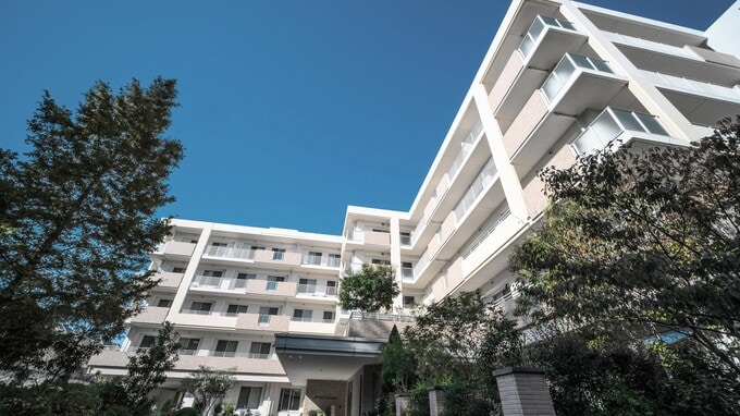 65歳夫婦で「年金月23万円、貯蓄あり」でも…“誰もが無視できない”〈老人ホームの入居費用〉の現実に「一生懸命働いて、最期はこれ」