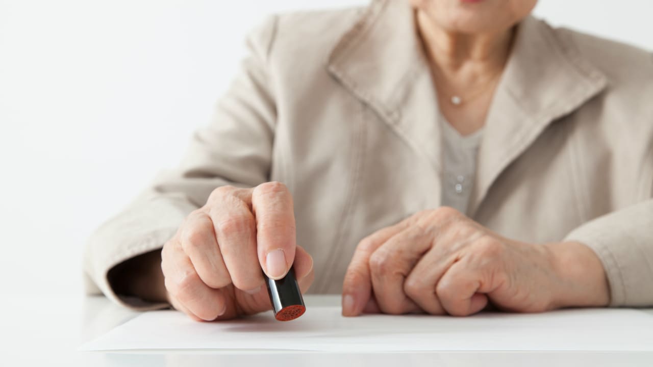 「暦年贈与」制度の概要と相続税対策としての使い方