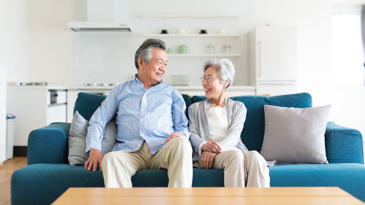 〈年金月34万円〉65歳夫婦、5,000万円の駅チカマンションを購入。「これで安心だ」とはしゃいでいたが、70歳を過ぎて「こんなはずじゃなかった…」と妻が涙したワケ
