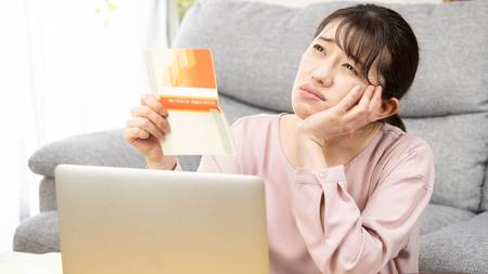 友達が意外と貯金をしていて、焦ってきた…（※写真はイメージです／PIXTA）