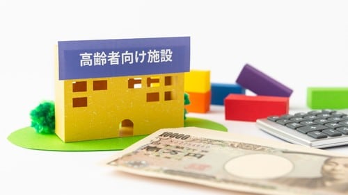 介護業界はM&Aが盛ん。売りか、買いか、どっちが正解か。（※写真はイメージです／PIXTA）