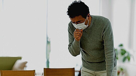 ただの風邪?それとも…「肺がん」を疑うべき初期症状【医師が解説】