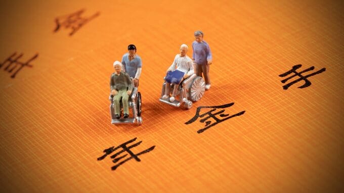 「長生きも、インフレも、つら過ぎる…」来たるべき老後生活〈2大リスク〉をどうすれば