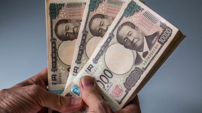 日銀とFRBが動く“本当の有事”に富裕層だけが密かに「現金」を握りしめる理由【資産37億円の不動産投資家が警鐘】