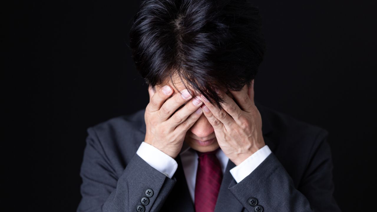 「出世コースから外れ、妻の顔が見られなくて…」年収1,200万円・50歳エリート会社員。失意のなか妻から言われた「まさかの一言」に涙のワケ