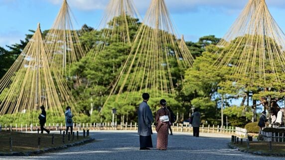 中国渡航自粛、「春節」がズレても客足は落ちない…能登地震から2年。〈金沢兼六園の1月〉数字が示した「答え」【解説：エコノミスト宅森昭吉氏】