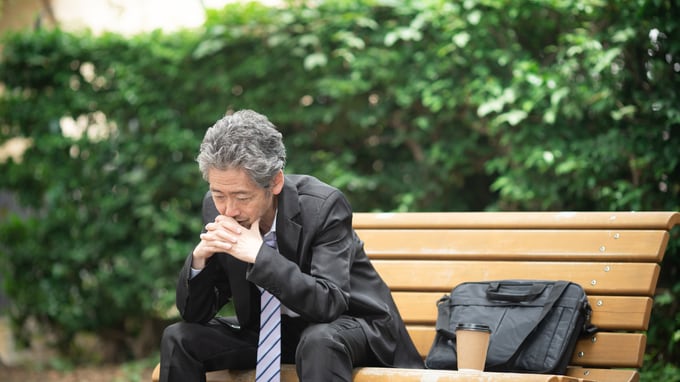かわいそう…「不遇の世代の勝ち組」年収1,000万円だった52歳会社員→「子供部屋おじさん」の弟、認知症の母、元妻の浮気。結局団塊ジュニアは“暗澹たる人生”の哀れ【FPが解説】