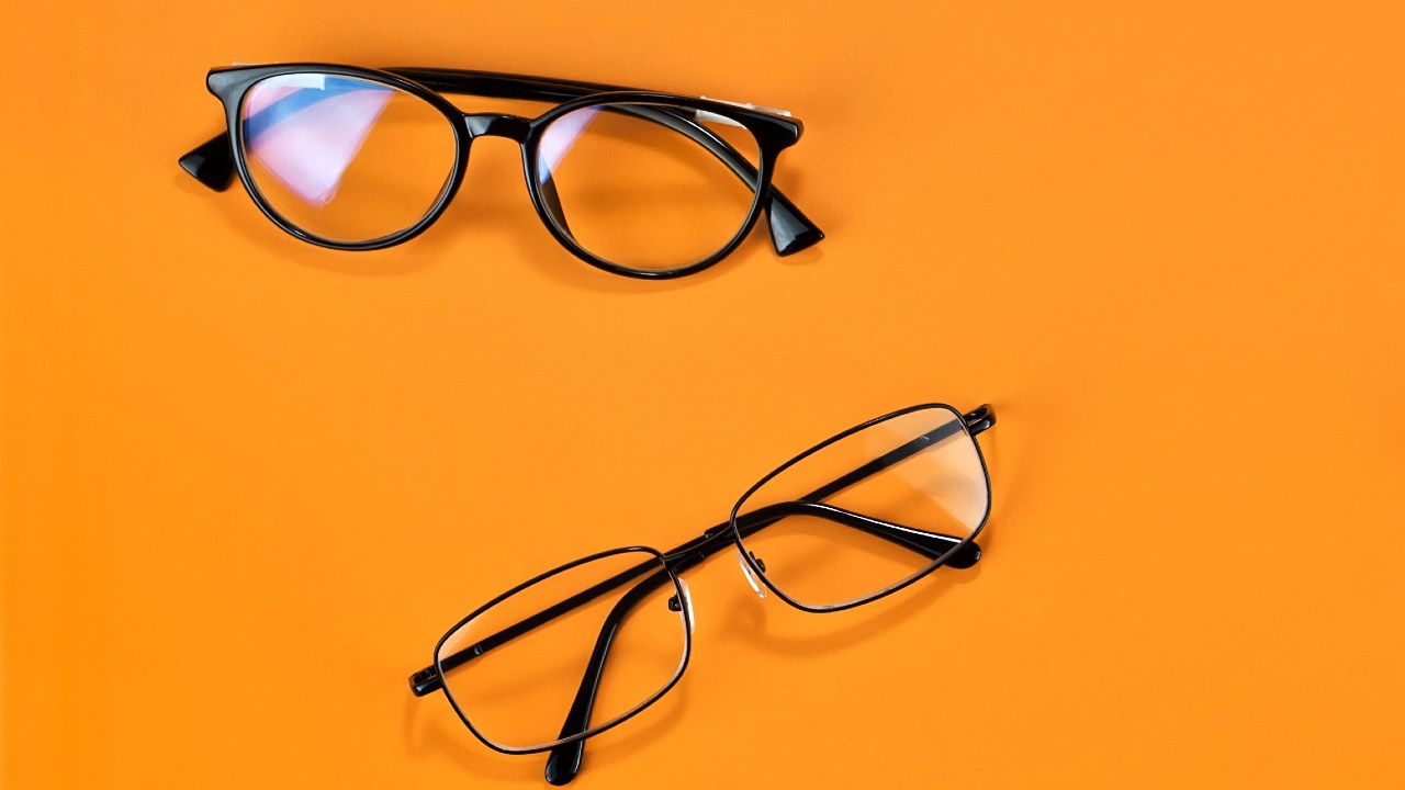 眼科医に「メガネをかけている人」が多いのはなぜ？コンタクトやレーシックにしない事情とは【眼科専門医が解説】