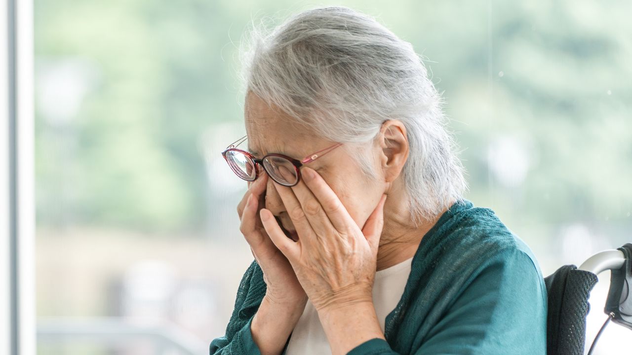 「お願い、置いていかないで！」〈年金月13万円・79歳母〉が絶叫。それでも〈48歳長男〉が親を〈老人ホーム〉に入れたワケ