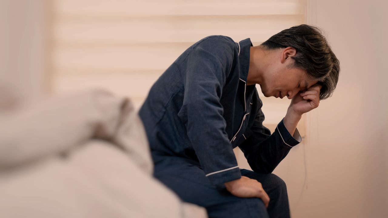 俺の人生、何だったんだろう…〈月収28万円〉51歳・氷河期世代の絶望。〈82歳母の介護〉で実家から出られず、暗い部屋で絶叫した「悲痛な本音」
