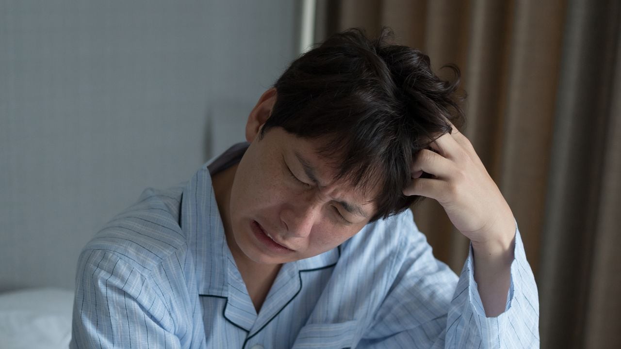 「もう限界だ、今日は会社を休む」〈年収950万円・47歳課長〉が月曜の朝から弱音、布団のなかで丸まっている夫に妻が放った一言
