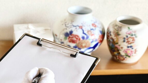 「これ、本当にウチの…？」築50年の実家で見つけた“謎の骨董品”、鑑定結果に長男が絶句した理由