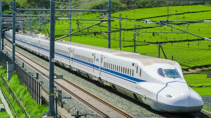 「LINEは未読、電話にも出ない」不安に駆られた63歳母、始発で新幹線に飛び乗るも…〈手取り22万円〉東京で暮らす31歳息子の「哀しい反応」