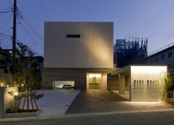 幅13.5m、奥行65mの変形地