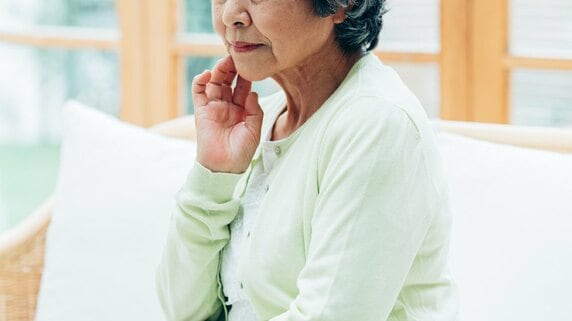 「あの家を残しておけばよかった…」〈年金月26万円・貯蓄3,800万円〉72歳夫婦、駅近マンションへの住み替えで募った“思わぬ後悔”