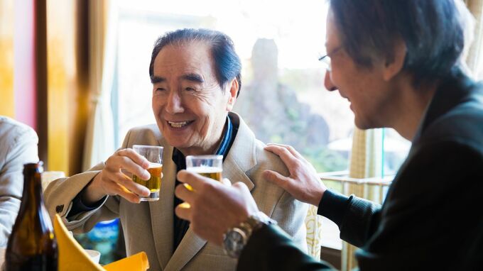 私は都合のいい“財布”だったのか？…年金月24万円・貯金2,200万円、妻と2人暮らしの65歳元会社員。最高の仲間に出会ったはずが、「やめられない悪癖」が招く老後危機