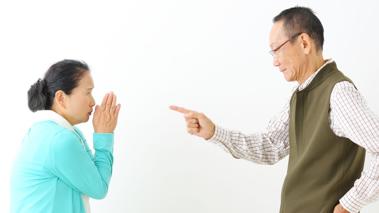 「このままじゃ金が尽きるぞ！」〈退職金2,800万円〉〈年金月20万円〉68歳元部長が驚愕した「妻の知られざる出費」