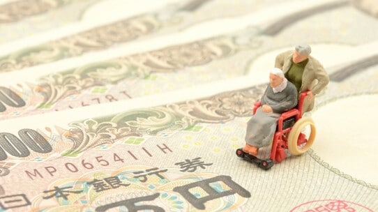 高齢親の介護施設の「居住費&食費代」…いくらかかる? 安くする方法はある?【特定社労士が解説】