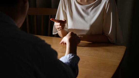 君の出産費用ぐらい、僕だって折半する覚悟はある…夫の堂々発言に呆然。年収約500万円の30代会社員女性、夫の転勤先に帯同したあとの大後悔