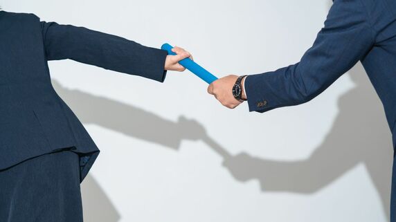 親族承継で「子どもに過度な負担をかけたくない」経営者の葛藤…親族以外の選択肢を検討する約6割の実態