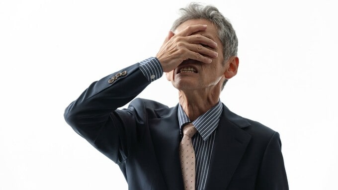「まさか自分がこんな目に…」〈年金月16万円・金融資産1,800万円〉67歳元会社員男性、老後資金を失うきっかけとなった“孤独につけ込む誘惑”