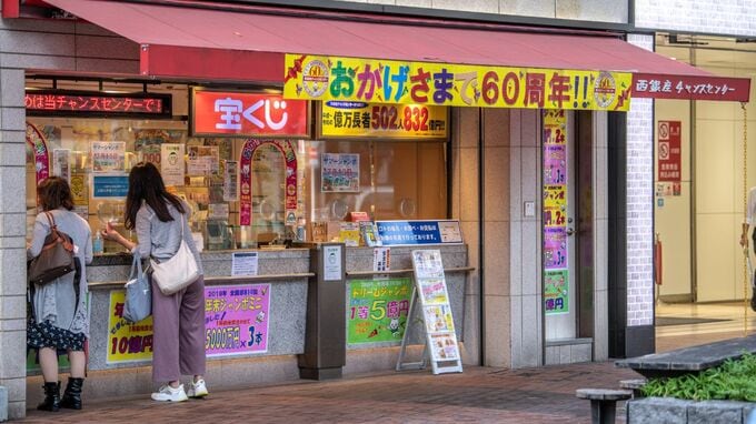 シャインマスカットは高くて買えない…宝くじ12億円に当選した「超富裕層・年収1500万円のサラリーマン」、仕事を辞めたくても辞めない理由