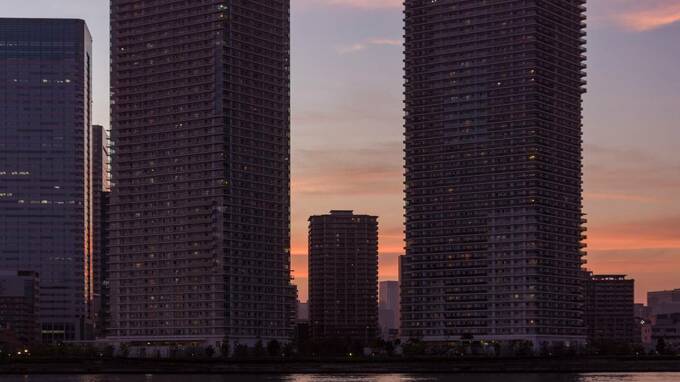 【月収およそ80万円】肩で風切る50歳のエリート部長「タワマン、買うか」→余裕のローン返済のはずが〈老後破産〉の哀しい理由