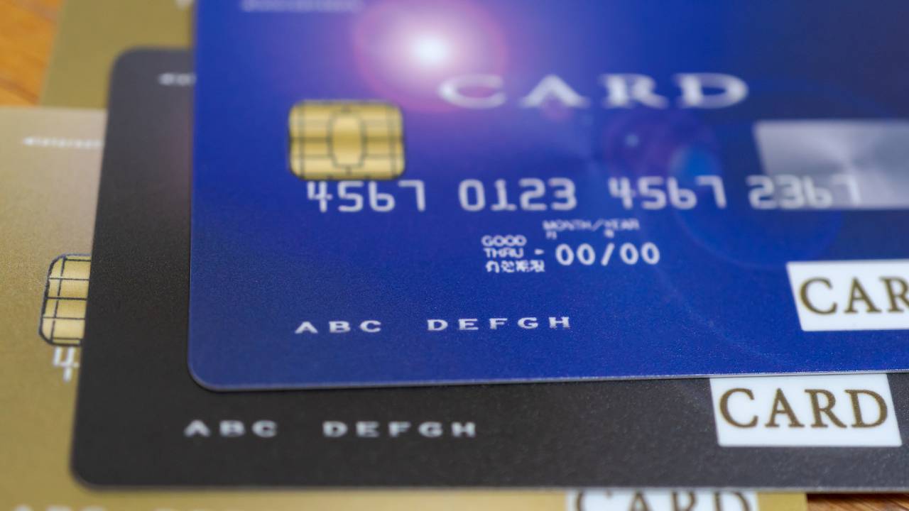 「カードの種類、手数料無料は2回まで、金利15%…」今さら聞けない「キャッシュレス決済の仕組み」