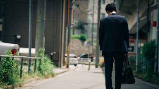 精神に支障をきたす社会人増加の理由は…（画像はイメージです／PIXTA）