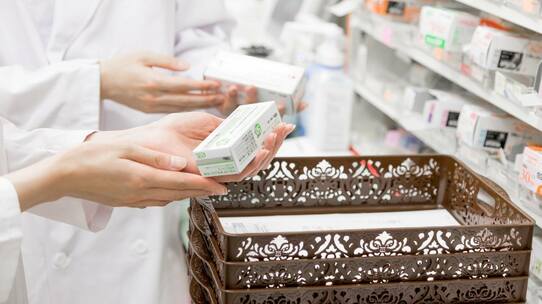 調剤薬局に入職して仰天…薬剤師が担う「専門的な仕事」の実態