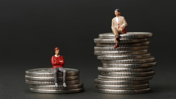 若者は損をする？…高度成長の前提が崩れ、露呈する「世代間格差」…少子高齢化が進行することで“維持できなくなるモノ”【東京大学名誉教授が解説】