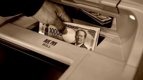 亡くなる直前、同居家族が「多額の預金」を引き出し…使途不明金を取り戻す方法はあるか？【弁護士が解説】