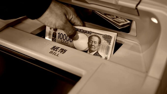 亡くなる直前、同居家族が「多額の預金」を引き出し…使途不明金を取り戻す方法はあるか？【弁護士が解説】