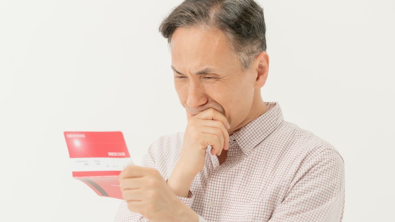 「貯金は2,000万円あるはずなのに…」〈年金月17万円〉79歳父の死後、長男が見つけた通帳。残高「わずか40万円」の理由