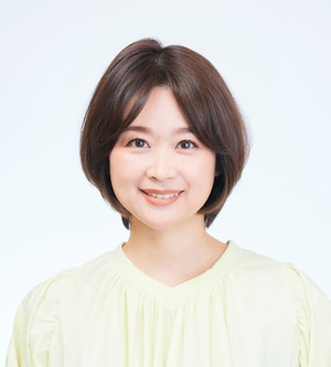 センターパートは前髪にあまりカーブがつかないので、クールな雰囲気になります。丸い形のかわいらしいボブでは幼くなりすぎるという人は、前髪をセンターパートにしてバランスをとって