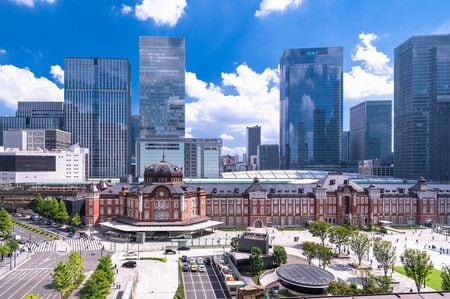 （東京駅前／PIXTA）