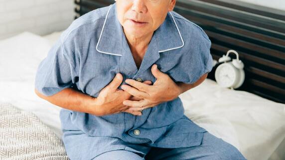 早朝に胸が痛くなるのは病気？…日本人の死因第2位「心臓病」にまつわるQ&A