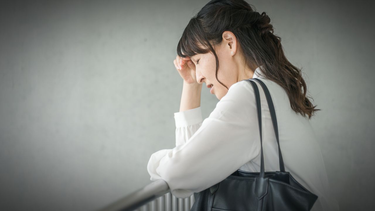 おかしい、絶対におかしい…〈月収35万円〉59歳娘の絶望。〈年金月10万円〉85歳母を支え、消えた自分の老後資金「私の人生、何だったの？」