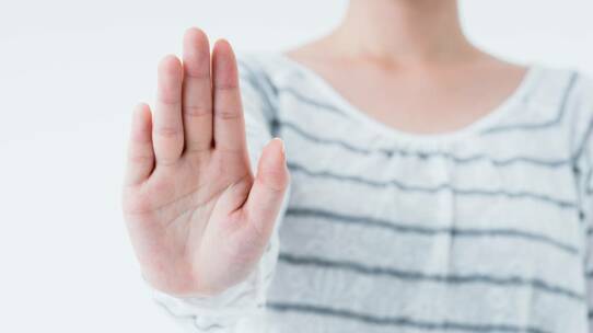 「義姉さん、お願い!」長男の嫁、会社存続をかけ決意の土下座