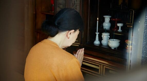 独りじゃ生きていけない…〈通帳残高200万円〉〈遺族年金月6万円〉亡き夫が“ひた隠し”にしていた真実に74歳専業主婦、落涙