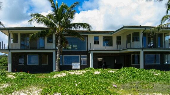 夢の楽園が抱える闇―物価高騰でハワイを追われる住民と“片道切符ホームレス”の現実