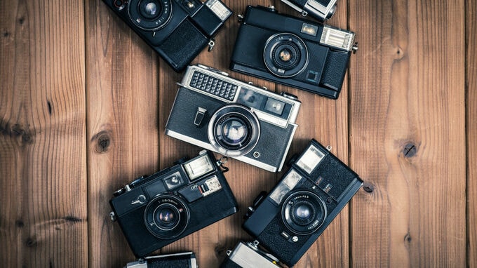 カメラ復調 インスタ効果 キヤノンなど販売計画上げ 販売しているのは？