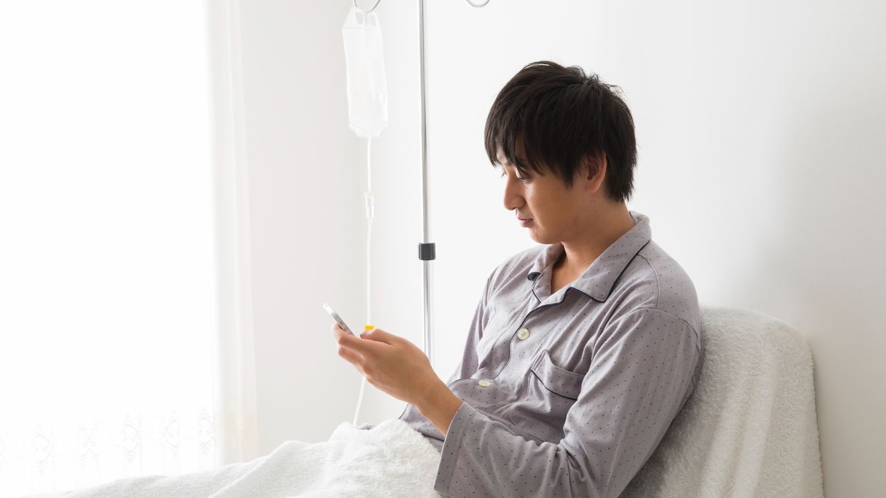 「体を壊して倒れてもダメでした…」〈年収1,020万円〉47歳管理職、救急搬送された病院のベッドで「決断したこと」