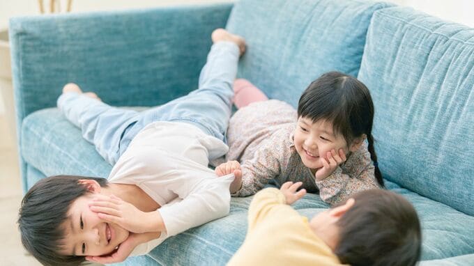 「孫を愛しているから、会いません…」〈年金月15万円・貯蓄2,000万円〉65歳夫婦、今年の夏休みを機に、悟ったこと【FPが解説】