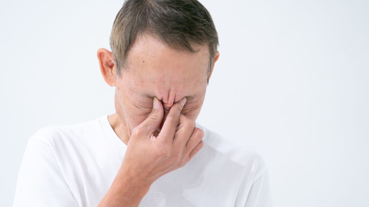 「年金は月16万円あるのに…」貯金2,000万円を使い果たした74歳・元管理職。日雇いで得た「日当8,000円」を握りしめ、流した後悔の涙