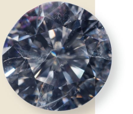 面キズに液体鉛を含浸させたダイヤモンド。キズはほとんど見えない