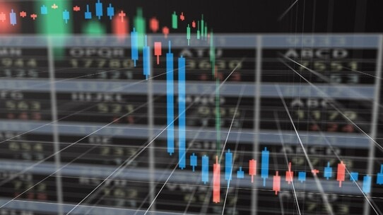 日経平均は135.56円安の「56,806.41円」で取引終了、高市政権による政策期待は根強いが…市場に燻っていた「売り材料」とは【2月16日の国内株式市場概況】